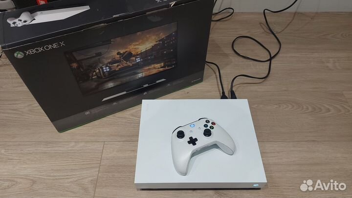 Xbox ONE X 1TB белый