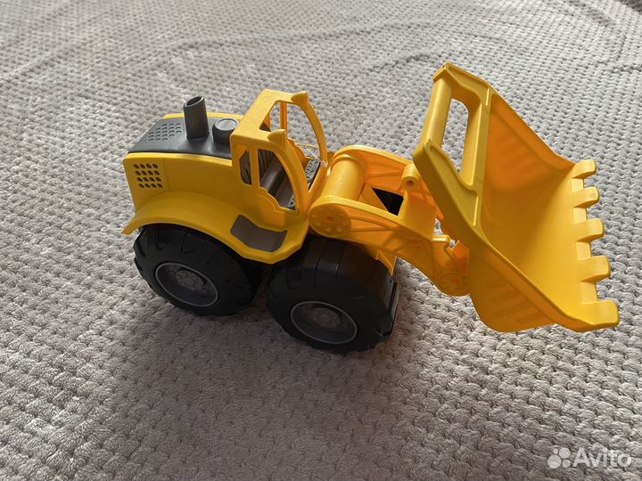 Детский трактор желтый игрушка