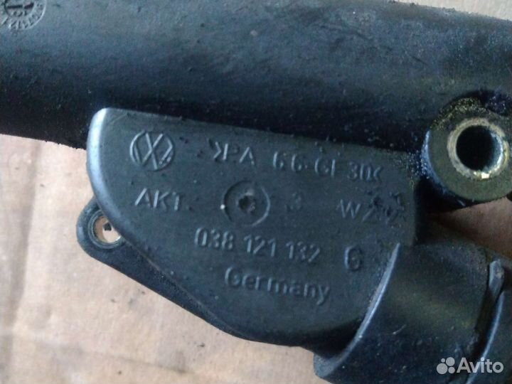 Фланец системы охлаждения VW Audi 038121132G