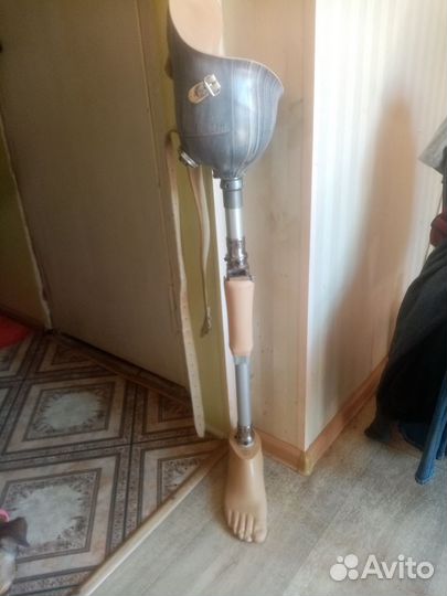 Протез бедра правой ноги