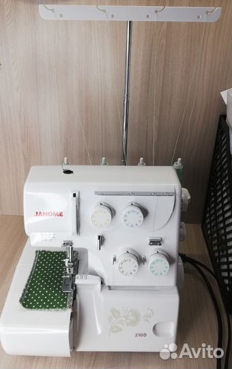 Оверлок Janome 210 d