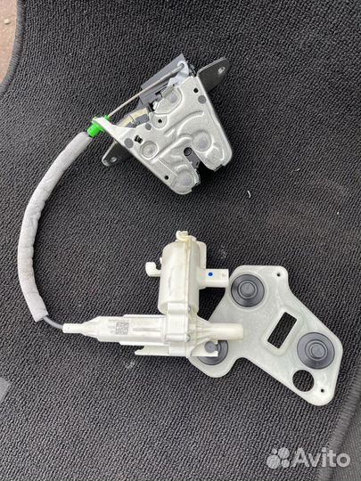 Электропривод багажника Mercedes W213 A0999068600