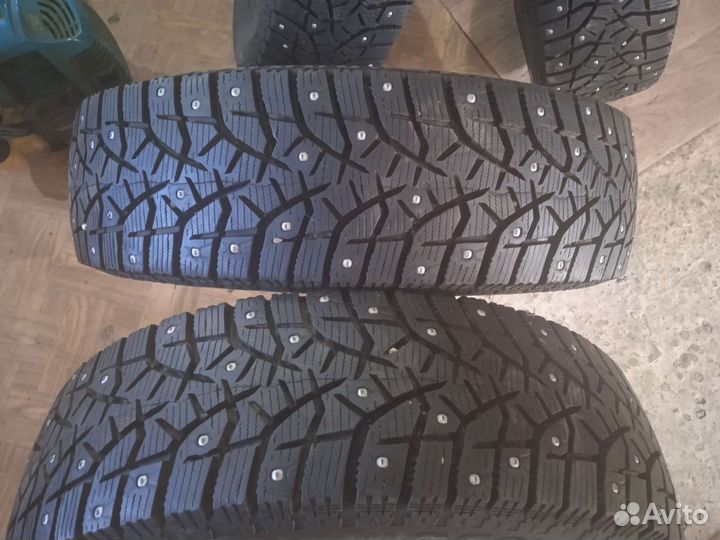 Bridgestone Blizzak Spike-02 SUV 175/70 R14