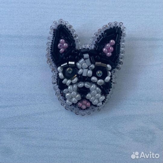 Брошь из бисера собака
