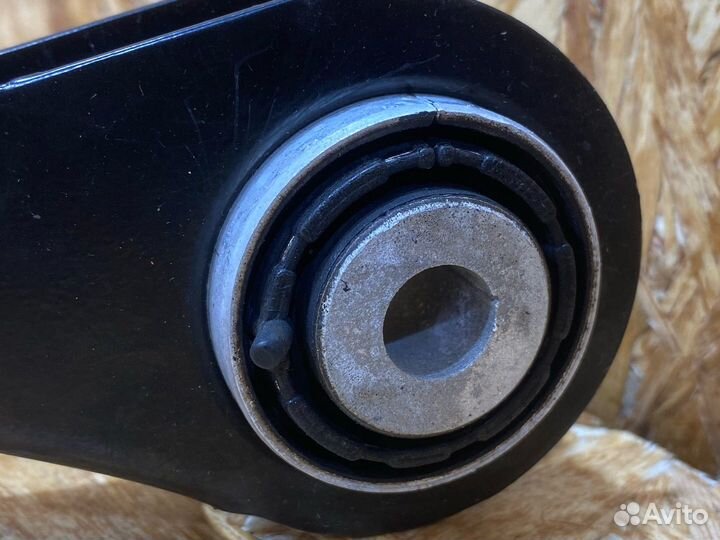 Рычаг задний левый Audi A4 B9 2016 8W0501529D