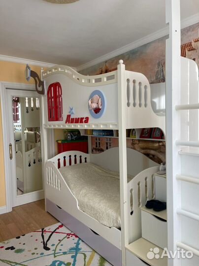 Кровать двухъярусная с домиком