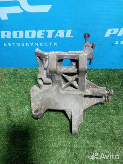 Кронштейн компрессора кондиционера Subaru Legacy