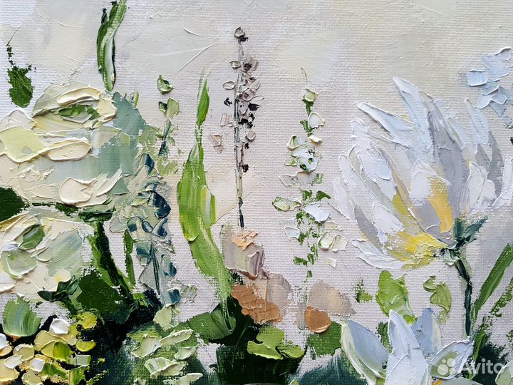 Картина маслом с белыми цветами на холсте нежная