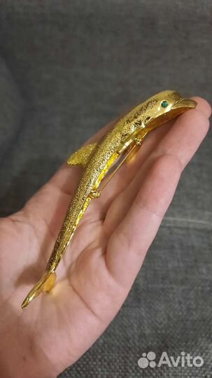 Наплечная крупная брошь дельфин