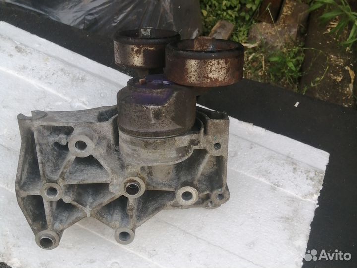 Кронштейн крепления роликов-натяжителя ремня G4KF