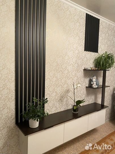 Полка под телевизор с рейками