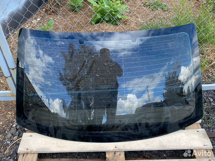 Ветровое стекло заднее Audi A4 B8