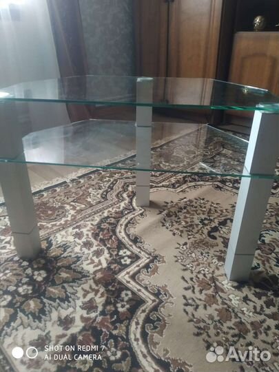 Стеклянная тумба под тв