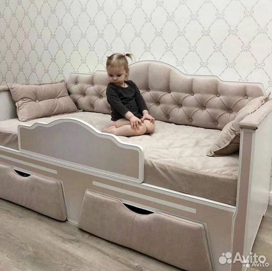 Детская кровать диван с каретной стяжкой