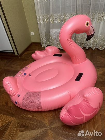 Надувной круг фламинго с насосом