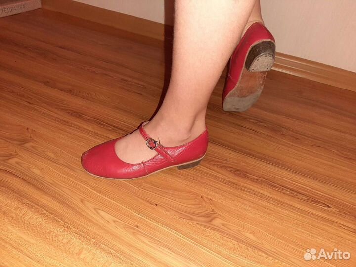 Русский народный костюм с венком и обувью