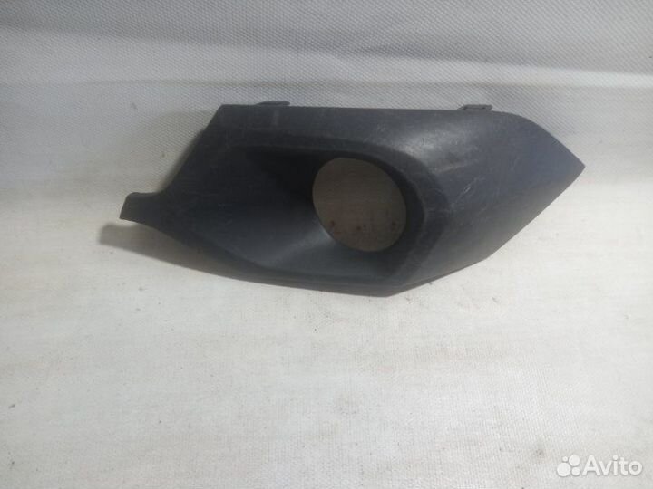 Накладка на туманку правая Mitsubishi Pajero Sport