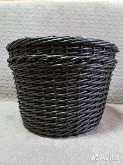 Кашпо из искусственного ротанга