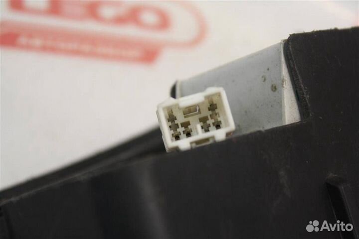 Фонарь задний правый Nissan March K11