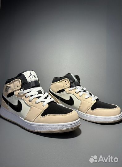 Кроссовки Air Jordan 1 Mid 'Barely Orange' Люкс