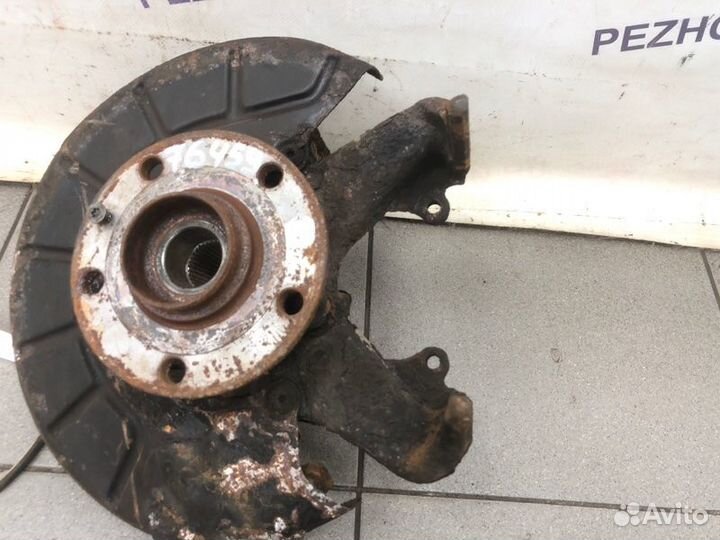 Кулак поворотный передний правый Skoda Octavia