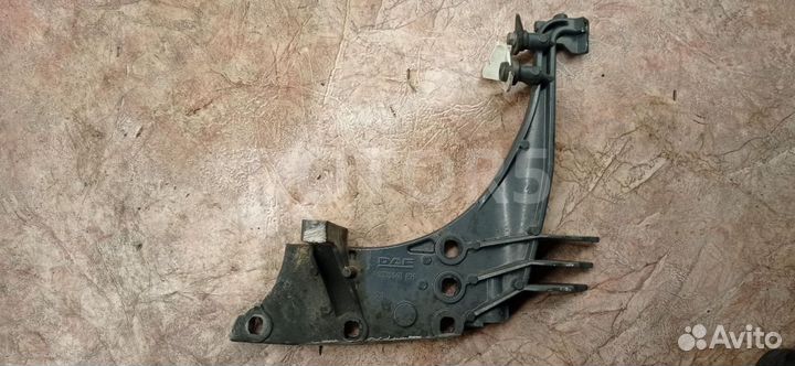 Кронштейн подножки кабины правый DAF XF 106 2018