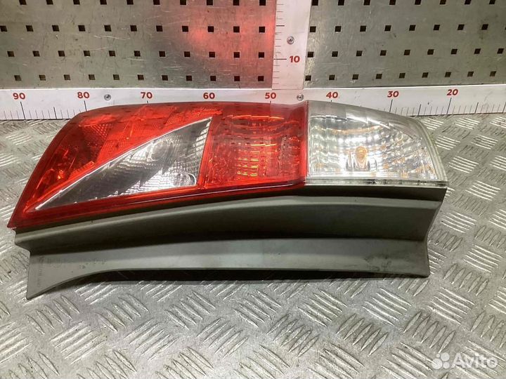 Фонарь задний правый Honda FR-V