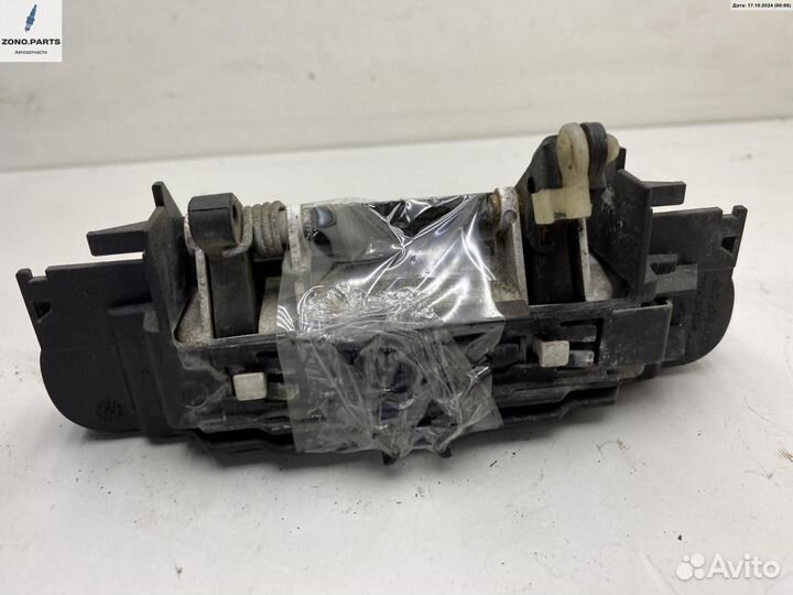 Накладка на ручку двери 4B0839208, 4B0839885 на Audi A6 C5 (1997-2005)