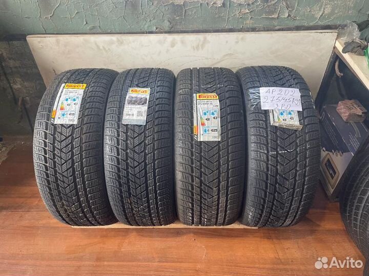 Pirelli Scorpion Winter 275/45 R21