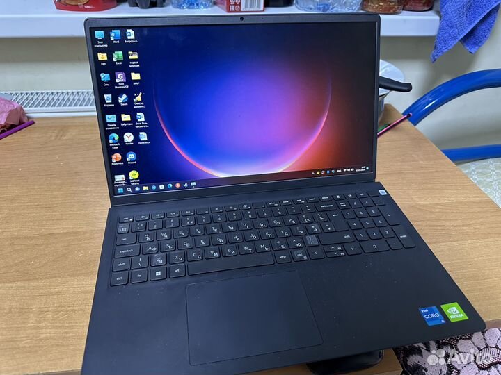 Ноутбук Dell vostro 3520