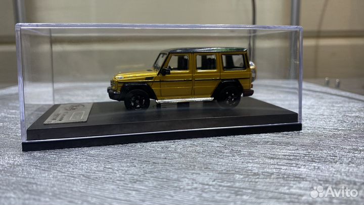 Коллекционная модель Mercedes Benz 1:64