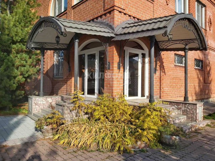 Коттедж 385,7 м² на участке 10 сот.