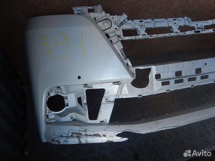 Бампер передний Toyota Hiace