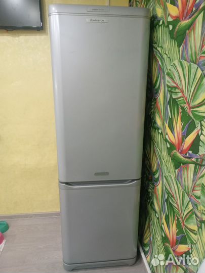 Холодильник бу Ariston
