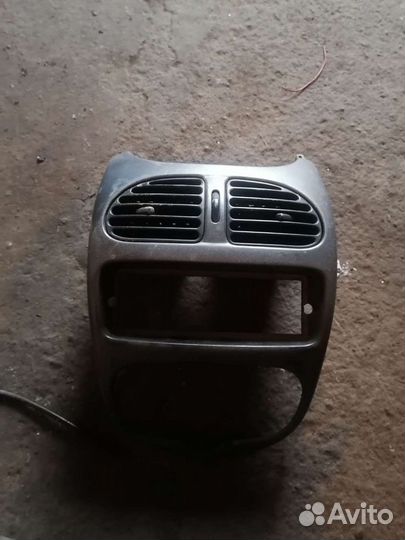 Центральная консоль пежо 206