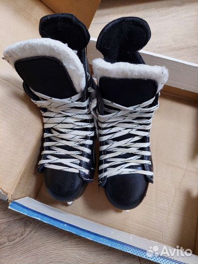 Коньки хоккейные