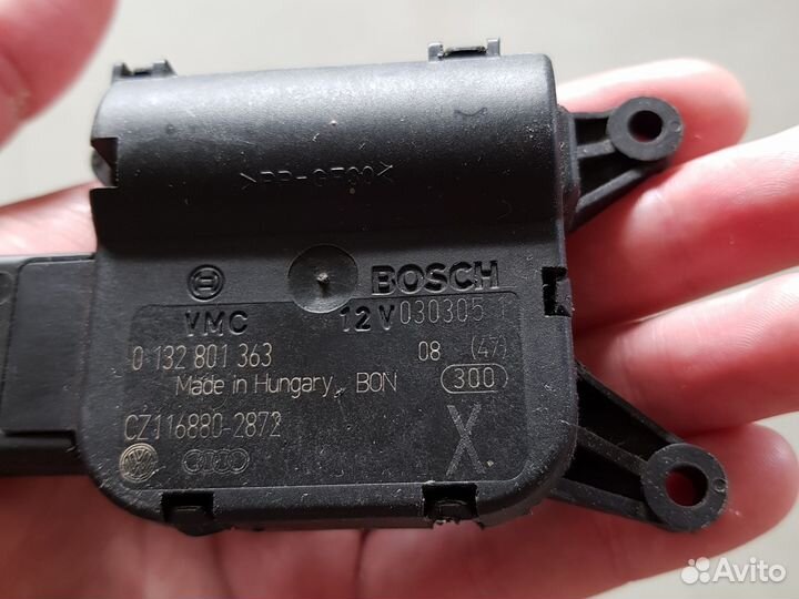 Моторчик заслонки печки Bosch VW Passat B6 CC Tig