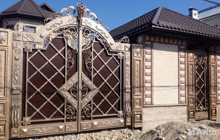 Распашные кованые ворота