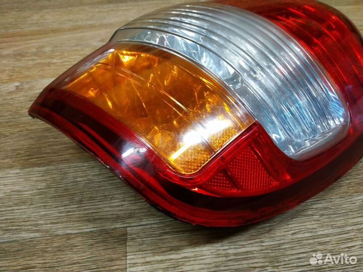 Фонарь задний левый Toyota Land Cruiser 100