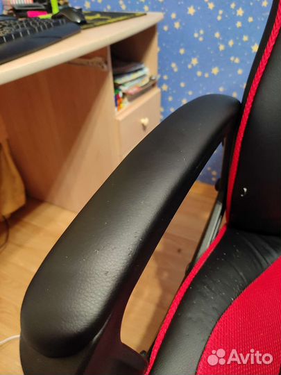 Игровое (компьютерное) кресло (стул)