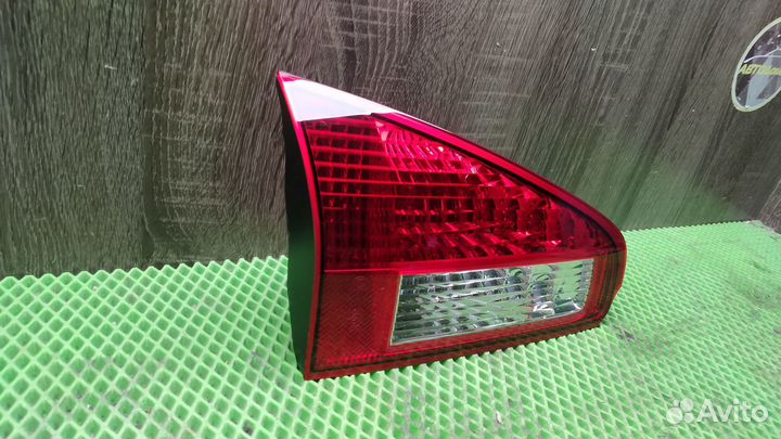 Фонарь задний внутренний левый subaru tribeca B9