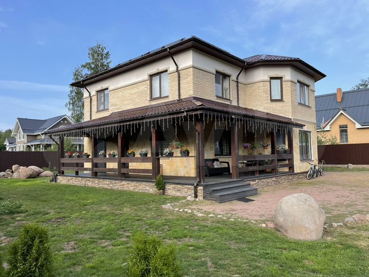 Коттедж 218 м² на участке 12 сот.