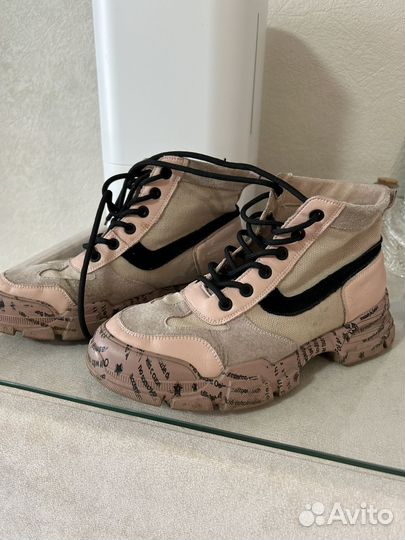 Кроссовки женские