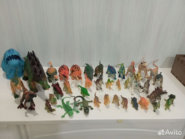 Коллекция динозавров и домашних животных