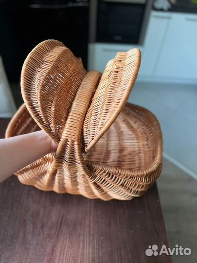 Корзина плетеная с крышкой