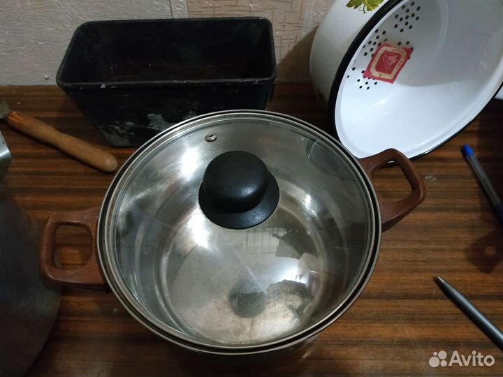 Кастрюли, крышки, сковороды