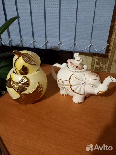 Чайник заварочный и сахарница