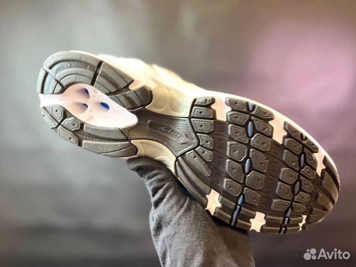 Кроссовки New Balance долговечные