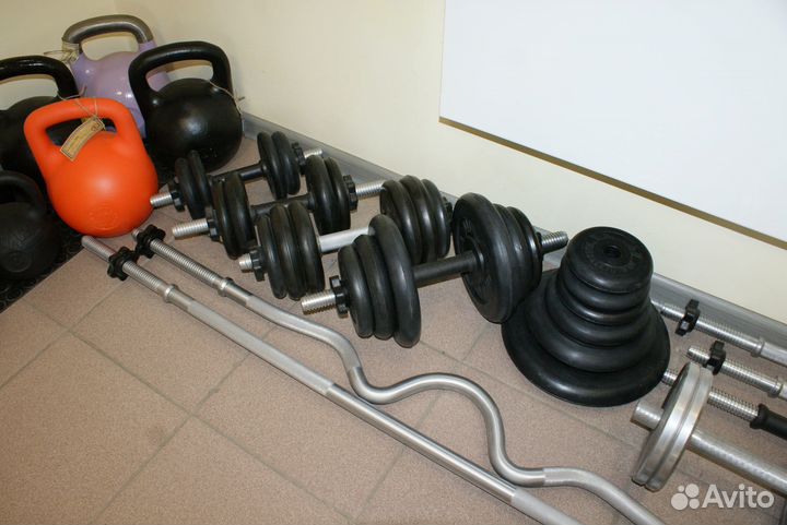 Гантели, штанги для занятий спортом