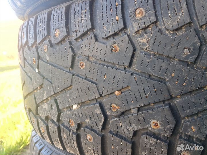 Pirelli Ice Zero 215/65 R16